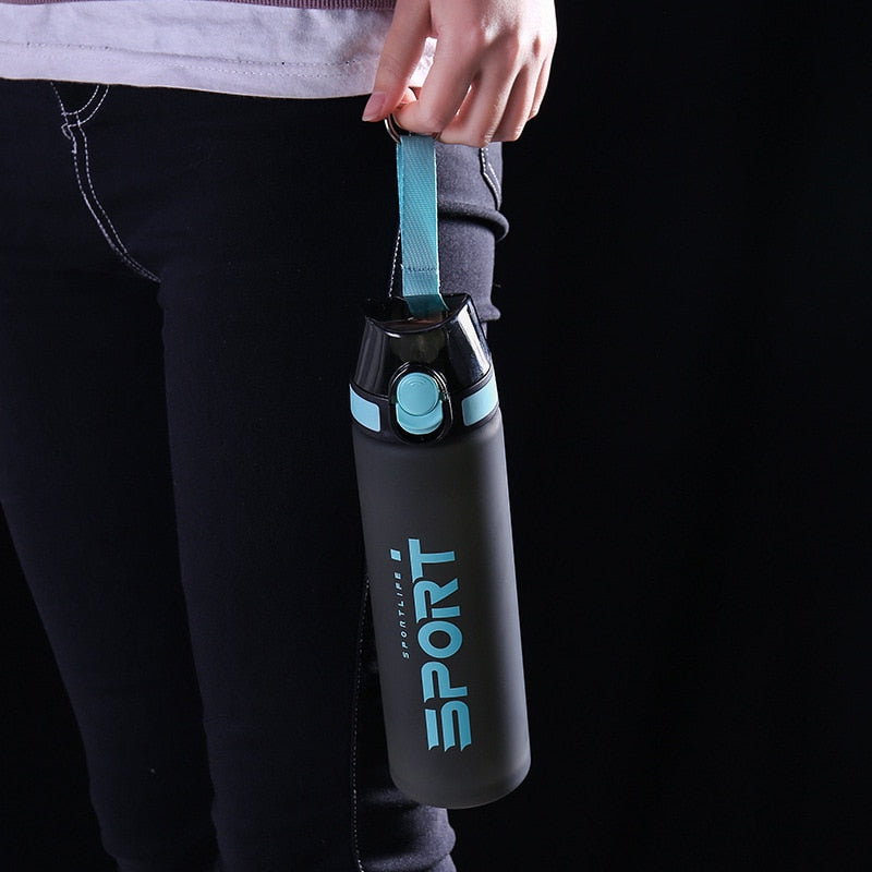 550ml/750ml High Quality Plastic Water Bottle With Straw Portable Gym Fitness Sports Shaker Drink Bottles Eco-Friendly Snapitonline